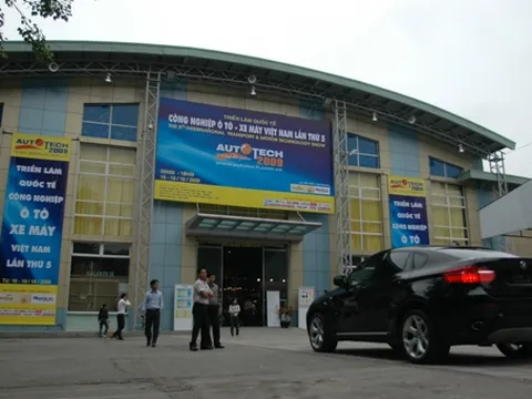 Autotech 2009: Xe nhập 'tung hoành'