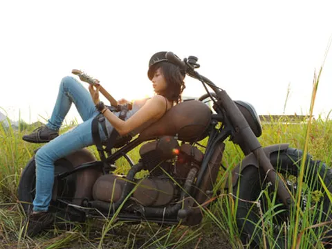 Quái xế “hát” cùng nữ rocker Việt