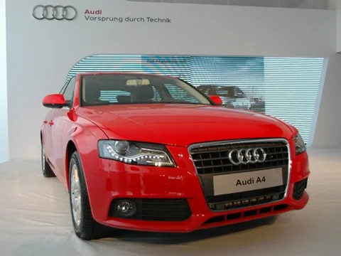 Audi A4 ra mắt ấn tượng tại Hà Nội với giá bán 1,494 tỷ