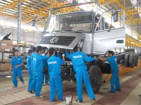 Vinaxuki xuất xưởng lô xe tải hạng nặng đầu tiên