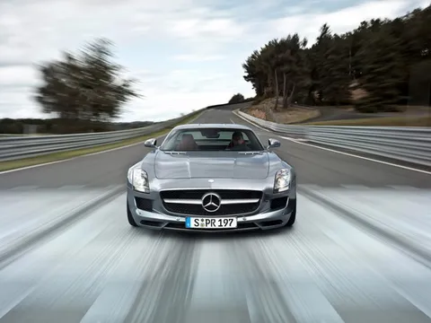Giá bán siêu xe SLS AMG được công bố