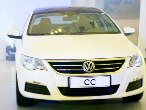 Lộng lẫy người đẹp bên Volkswaben CC