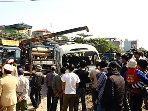 Tài xế ôtô ăn hỏi gặp nạn bị tạm giữ