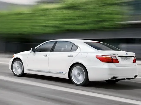 Lexus công bố giá bán LS600h L phiên bản 2010
