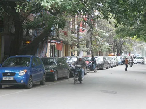 Giao thông bất cập vì quận khoán trông xe