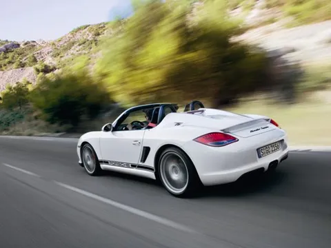 Hóng gió trên Porsche Boxster Spyder mới