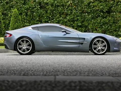Aston Martin One-77 phế ngôi Vanquish về tốc độ