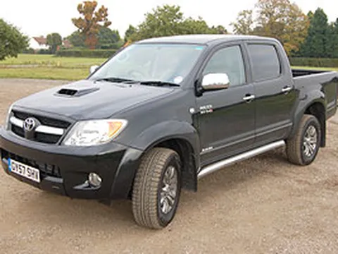 Toyota Việt Nam niêm yết giá xe mới