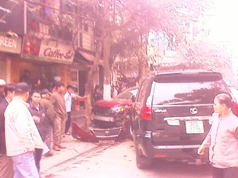 Siêu xe đụng siêu xe