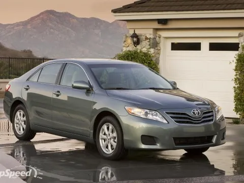 Xe Toyota vẫn tăng tốc đột ngột dù đã được sửa lỗi