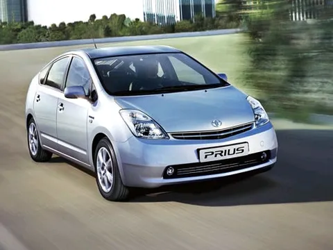 Toyota Prius vẫn giữ vị trí số 1 tại Nhật Bản