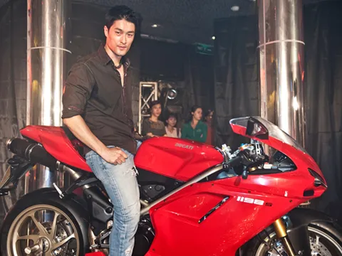 Johhny Trí Nguyễn tậu mô tô 600 triệu
