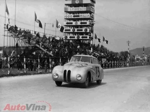 BMW phục chế 'huyền thoại' 328 Mille Miglia