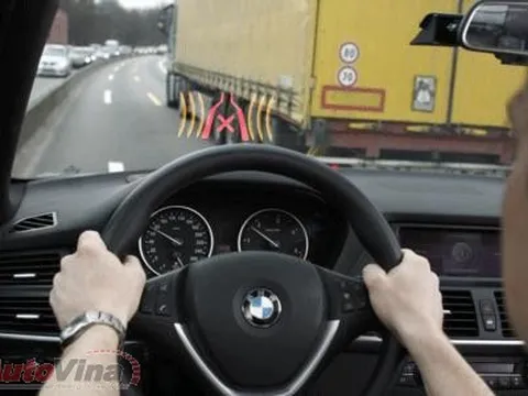 Hệ thống hỗ trợ đường hẹp của BMW