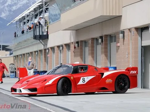  Ferrari FXX - vua của đường đua