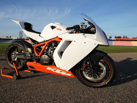  KTM  chính thức ra mắt 1198 RC8 R Track  2011