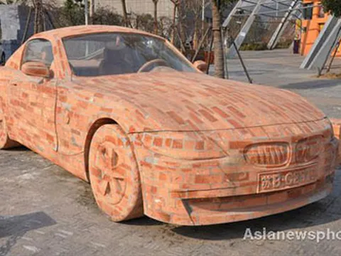 Siêu xe bằng gạch giá gần 100 nghìn USD