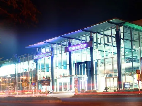 Khám phá showroom 105 tỷ đồng của Mercedes VN