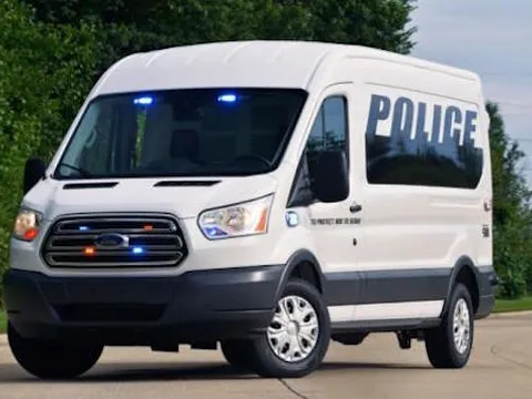 Ford Transit ra mắt phiên bản "xe tù"