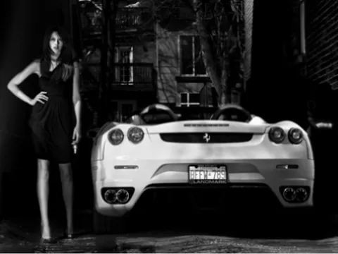 Siêu xe Ferrari 430 nổi bật với tông màu đen - trắng