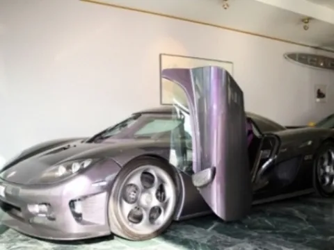 Siêu xe Koenigsegg CCX màu "độc"