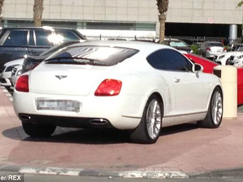 Sinh viên Dubai đi xe gì ?