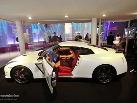 2012 Nissan GT-R: Lộ diện nhưng vẫn “kín tiếng”