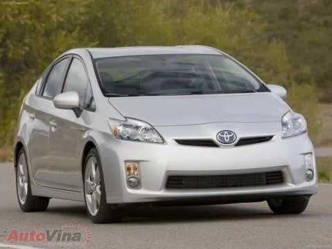 Prius, xe hybrid bán chạy nhất ở Nhật trong 12 tháng liên tiếp.