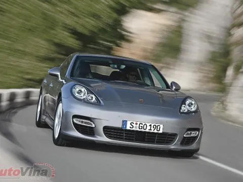 Mắc lỗi dây an toàn, Porsche thu hồi Panamera 2010