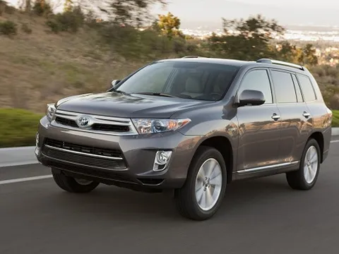 Toyota tăng giá các dòng xe SUV đời mới