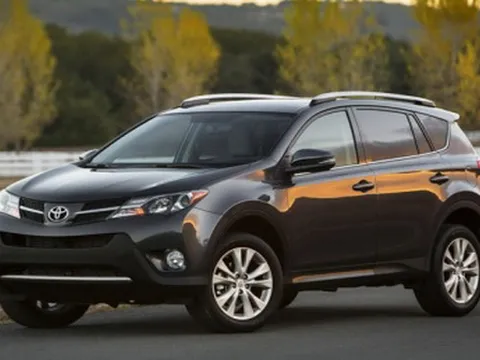 Toyota công bố giá bán RAV4 2013