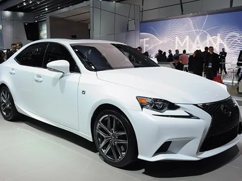 Lexus IS 2014 giá khởi điểm 35.950 USD