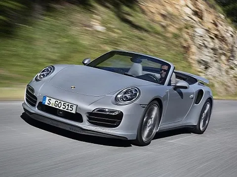 Porsche tung bộ đôi xe 911 mui trần mới