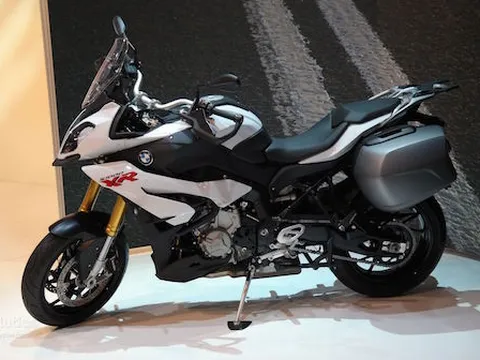 BMW S1000XR rẻ hơn Ducati Multistrada