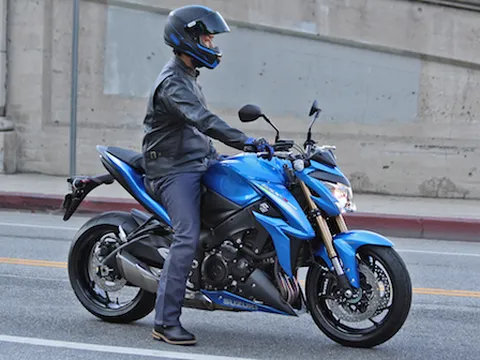 Lộ diện loạt hình của Suzuki GSX-S1000 
