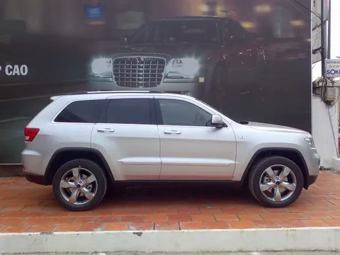 Jeep Grand Cherokee 2011 xuất hiện tại Sài Gòn