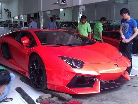 Lamborghini Aventador cam tái xuất tại Sài Gòn