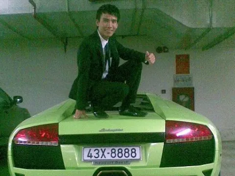 Xôn xao ảo thuật gia dẫm giày lên Lamborghini 