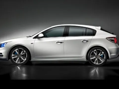 Cruze hatchback và đối thủ nặng kí Fotze!
