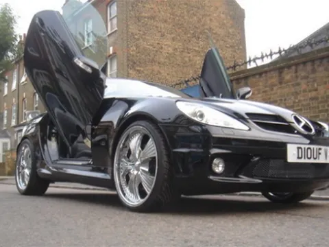 Ngắm “xế độc” của tiền đạo El Hadji Diouf