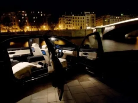 Xế hộp hơn 20 tỉ gây xôn xao giới "chơi" xe Việt Nam