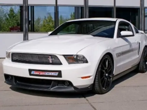 Ford Mustang 2011 “độ” với động cơ V8