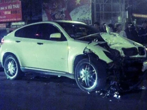 Đại gia đua xe, BMW và Porsche tử nạn tại Nghệ An