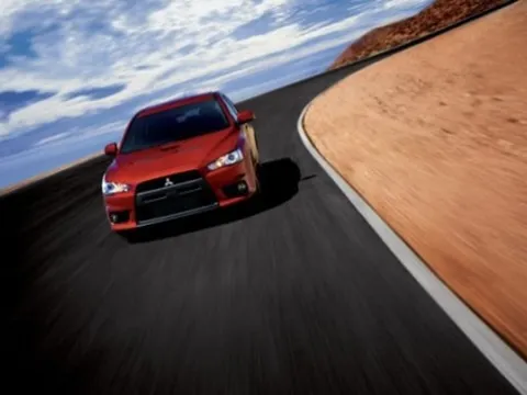 Mitsubishi Lancer Evolution 2011:Công nghệ vượt trội, giá bán không đổi