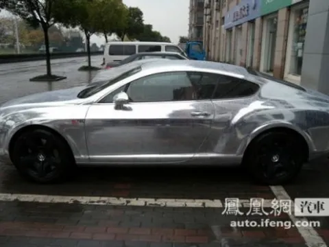 Siêu xe Bentley Continental GT mạ crôm 
