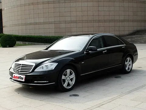 Ngồi trong "Mẹc" S-Class “sướng” như thế nào?