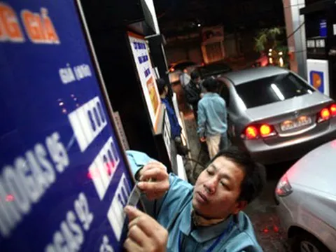 Xăng bất ngờ tăng 400 đồng/lít đêm 20/7