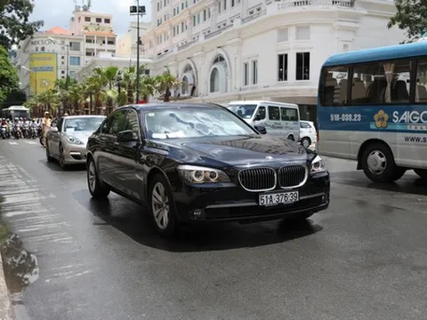 Dàn xe sang đón bộ trưởng Đức tại Sài Gòn