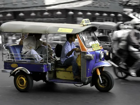 Hà Nội: thay thế xe máy bằng xe tuk-tuk?