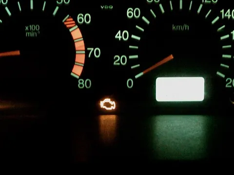 Sự bí ẩn của đèn “Check Engine” trên xe